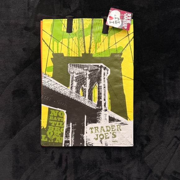 Trader Joe’s Mystery Reusable Grocery Bag New York - Picture 2 of 5